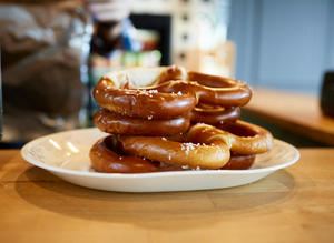 SOFT PRETZELS with HOPS FLOWER SALT