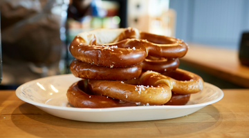 SOFT PRETZELS with HOPS FLOWER SALT